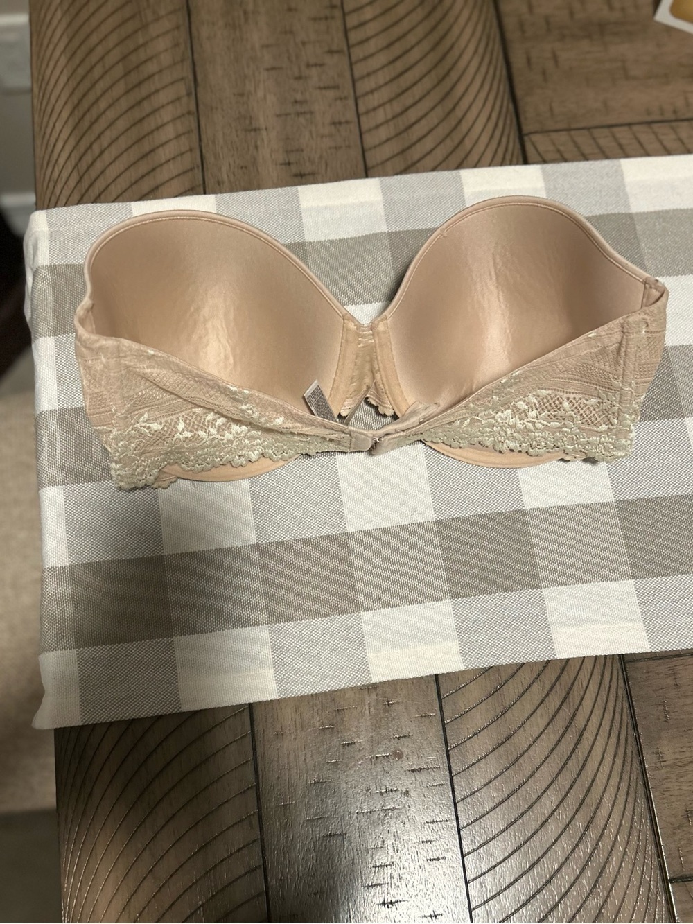 Wacoal Strapless Smooth Nude Bra with Lace Accent - Picture 2 of 7